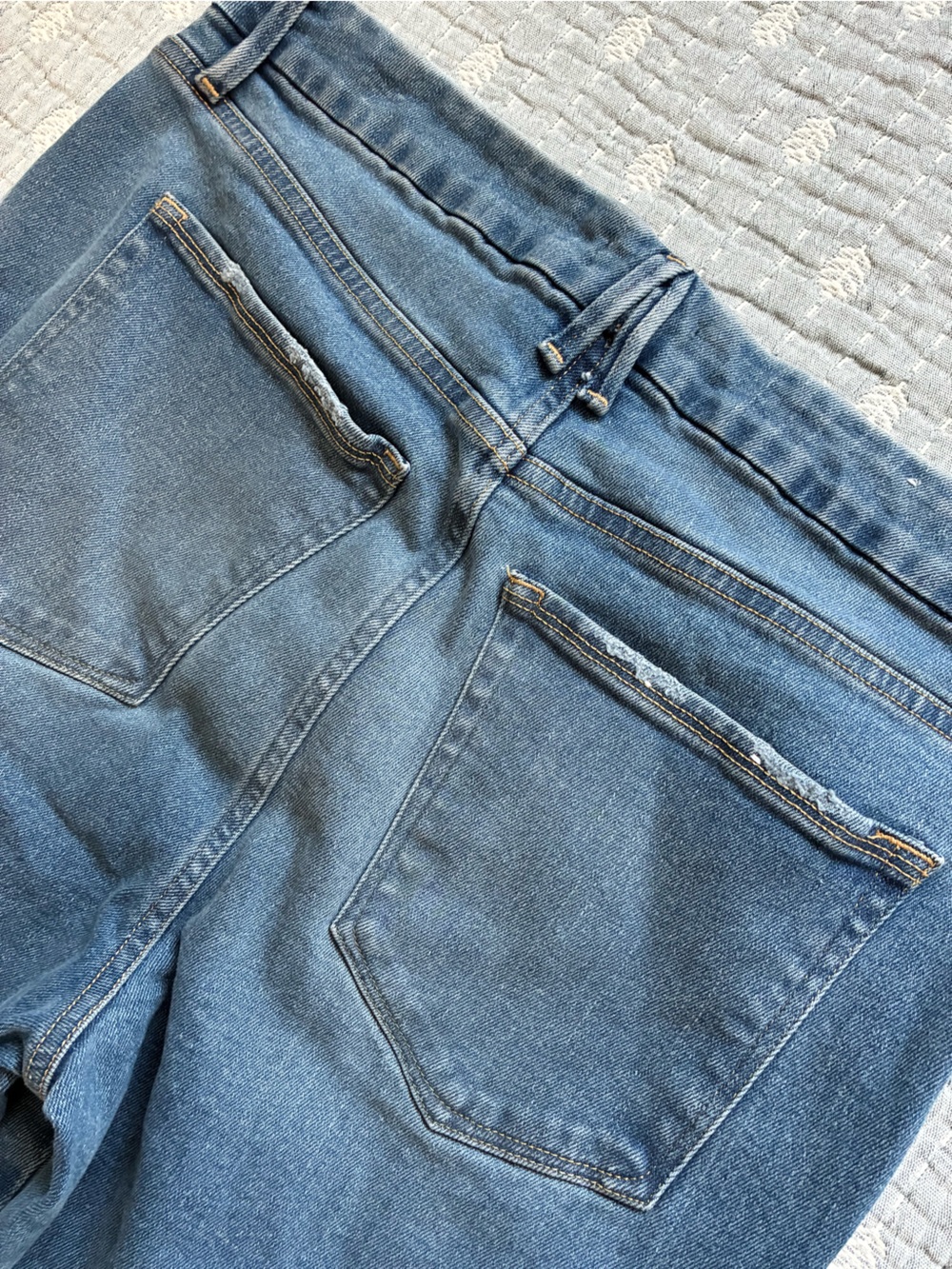 Good American Distressed Skinny Jeans in Blue Wash - Picture 3 of 6